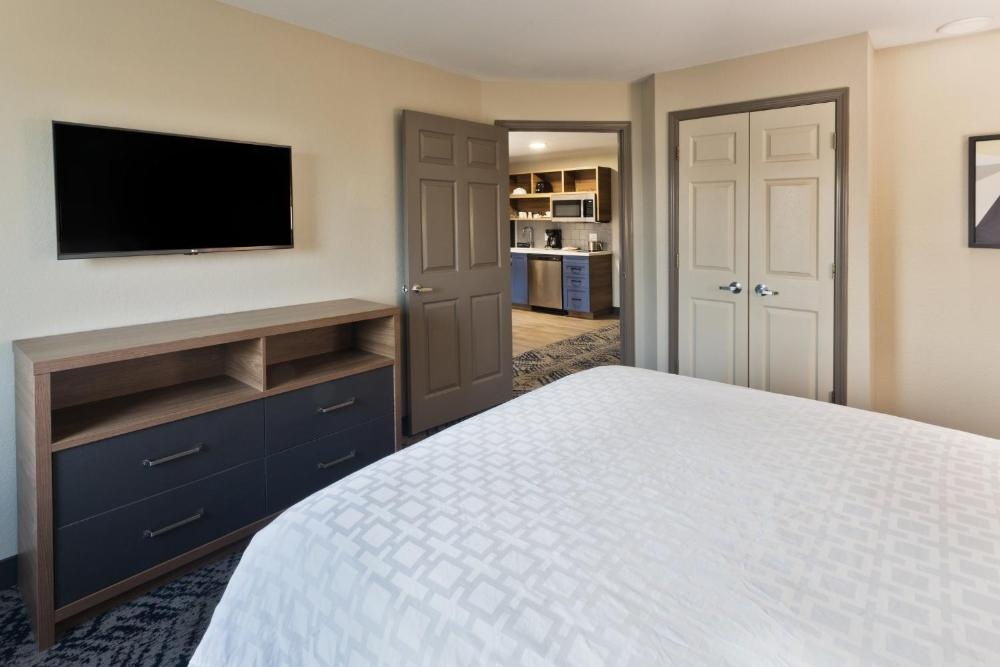 Candlewood Suites EASTCHASE PARK Image 16