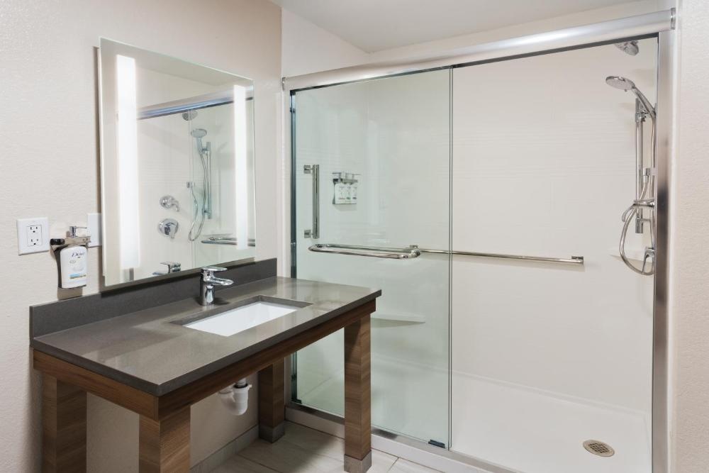 Candlewood Suites EASTCHASE PARK Image 21