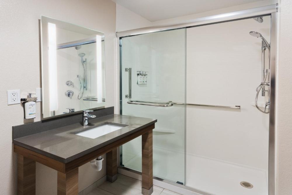 Candlewood Suites EASTCHASE PARK Image 30