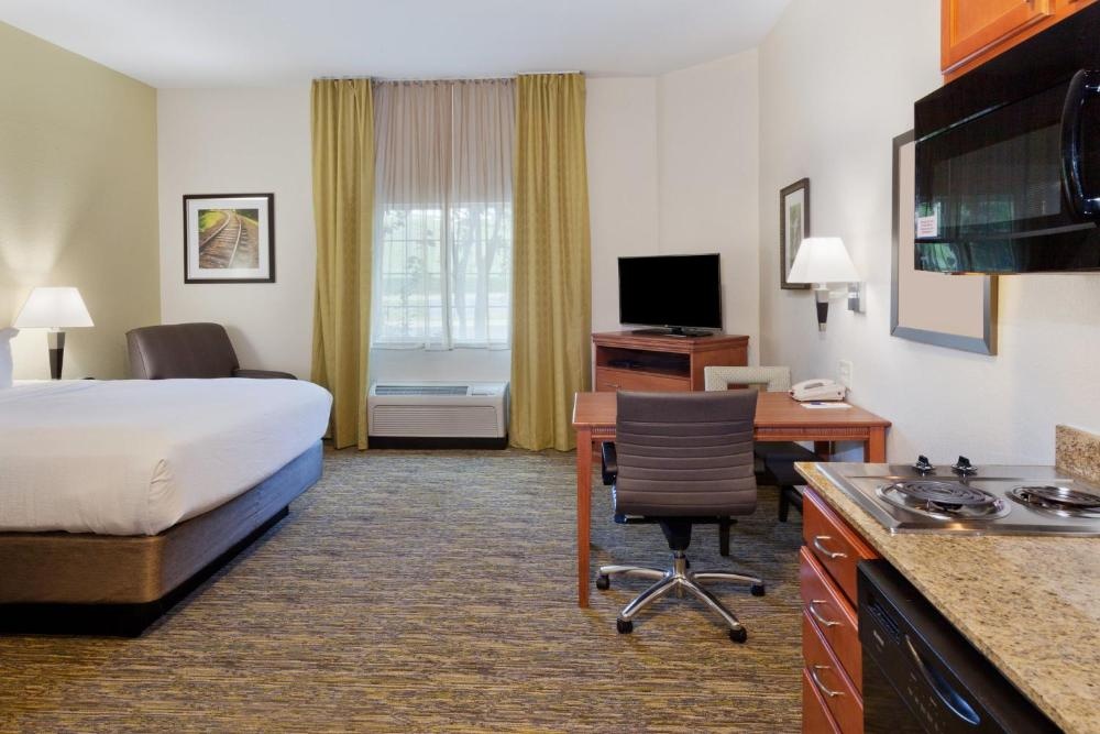 Candlewood Suites EASTCHASE PARK Image 39