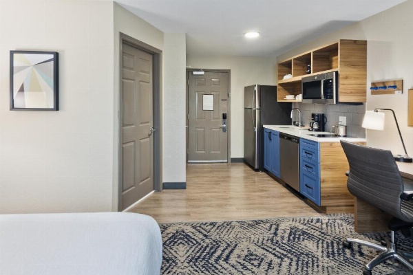 Candlewood Suites EASTCHASE PARK image 23