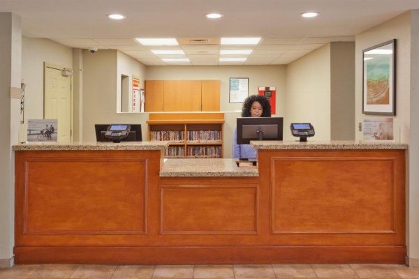 Candlewood Suites EASTCHASE PARK image 32