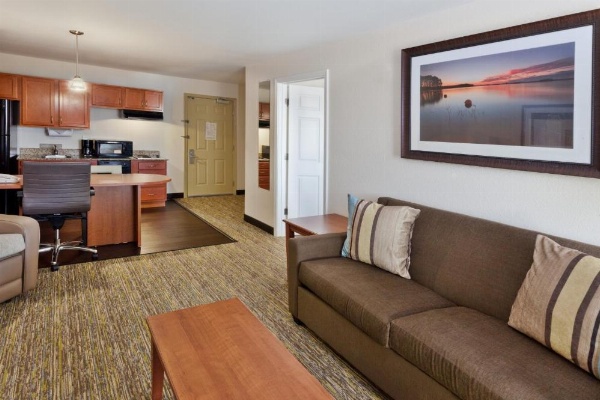 Candlewood Suites EASTCHASE PARK image 47