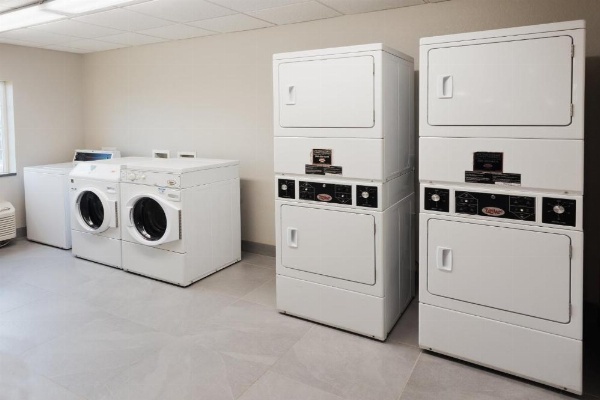 Candlewood Suites EASTCHASE PARK image 8