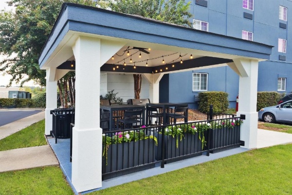 Candlewood Suites EASTCHASE PARK image 9